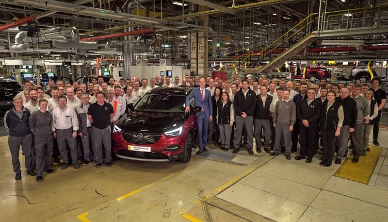 Erster Opel Grandland X Plug-in-Hybrid "made in Eisenach" fährt vom Band