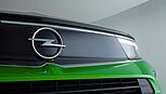 Legendäres Logo: Neuer Opel Mokka zeigt als erster den neuen Blitz