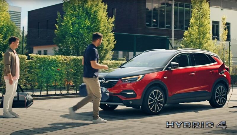 Sportlich und humorvoll: Neuer TV-Spot für den Opel Grandland X Plug-in-Hybrid